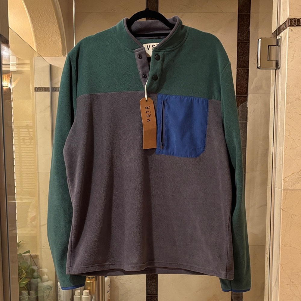 VSTR Men's Green and Gray Sweater with Blue Pocket